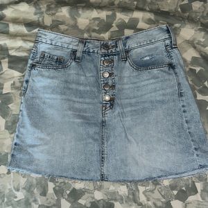 Cute light-wash high-rise denim skirt